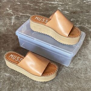 Musse & Cloud Light Brown Platform Slides